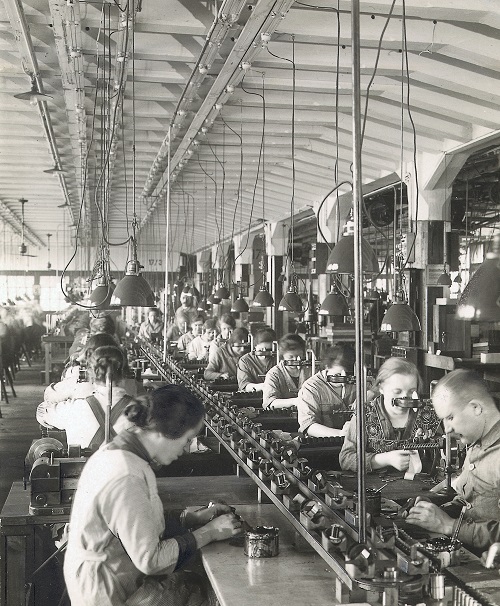 1927-Bosch-Fließfertigung in der Ankerwickelei
